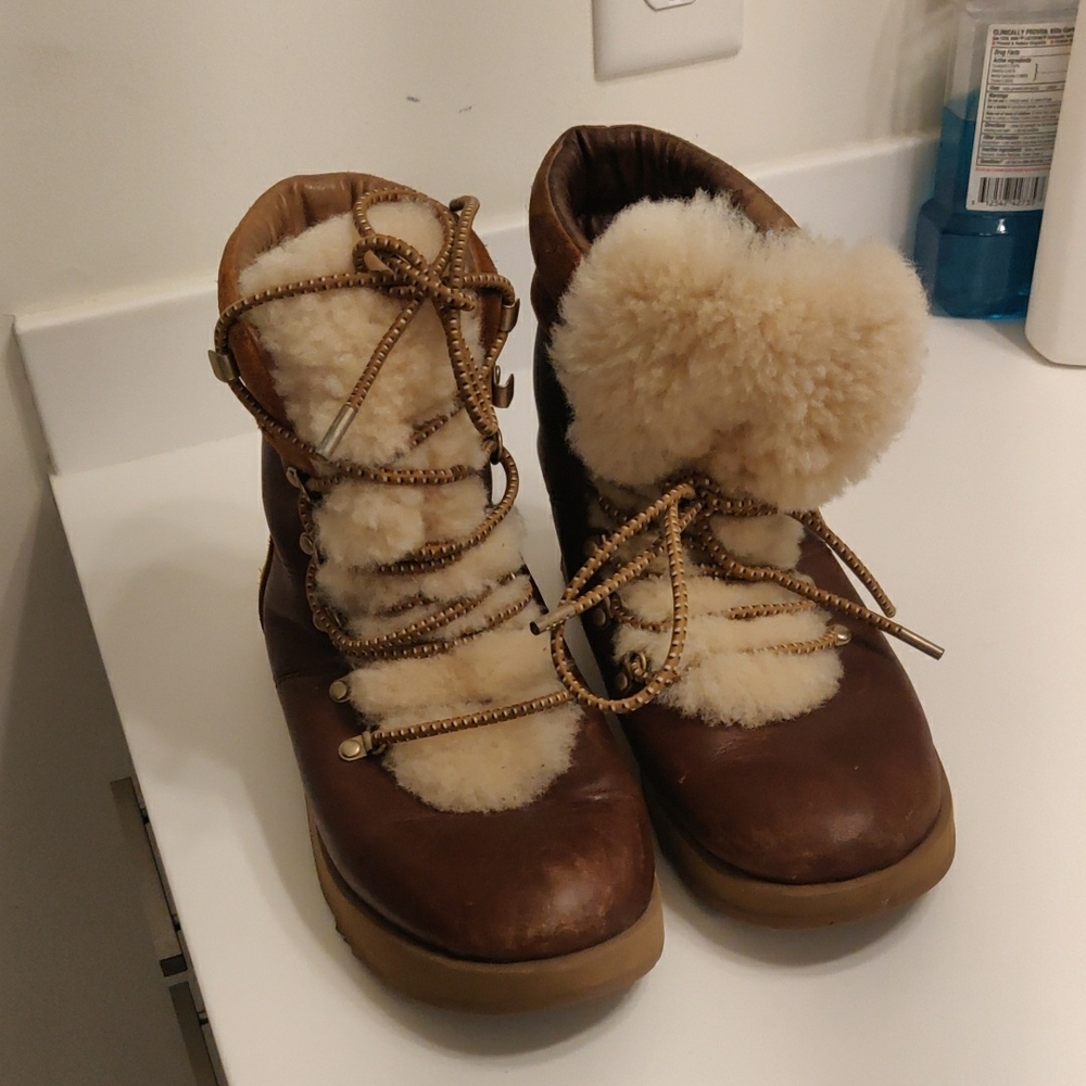 Ugg Australia Viki Women's 8 M Waterproof Leather Winter Tan Shearling Boots sz8